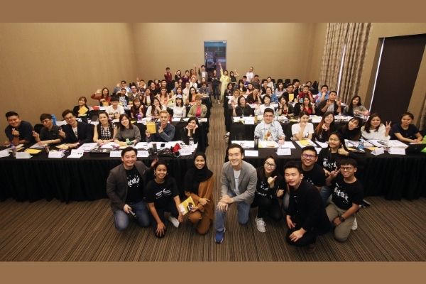 Influencer Sharing With Moden KOL